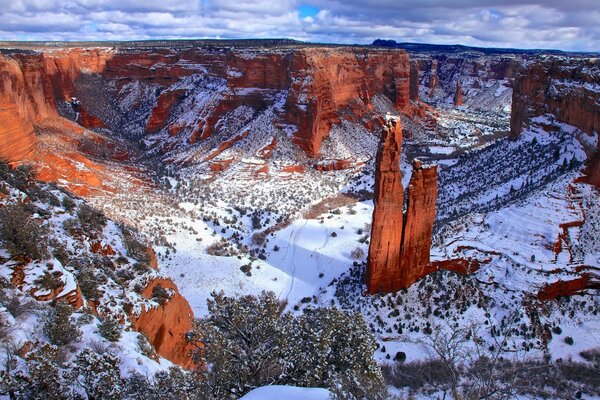 Montagnes uniques en hiver