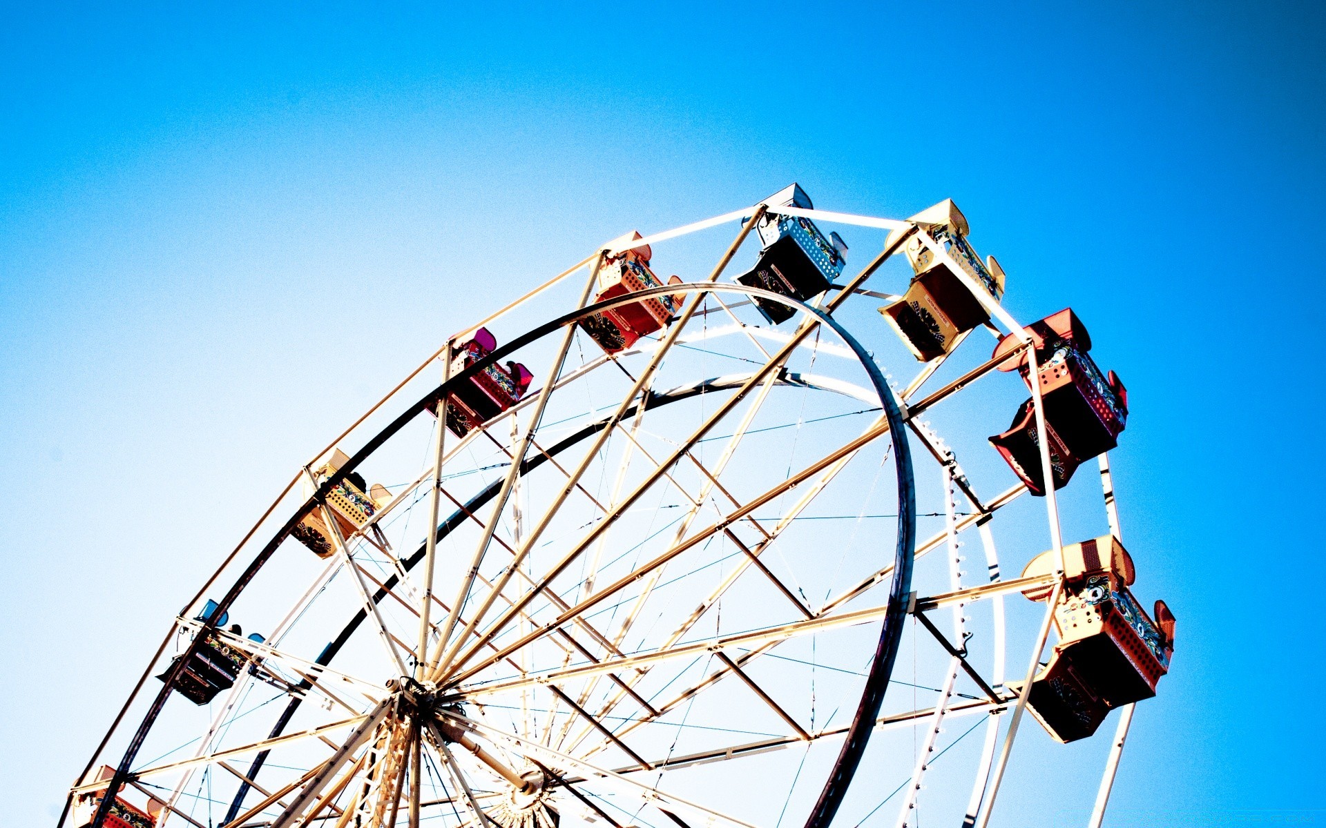 amérique carnaval carrousel divertissement grande roue festival excitation pad plaisir cirque roues ciel hauteur loisirs spin tournant plaisir haute buzz