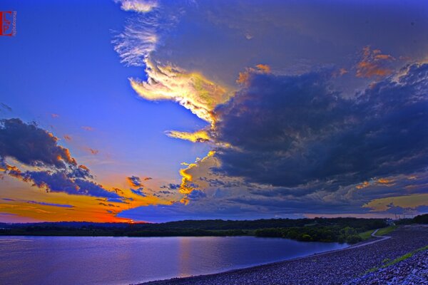 Tramonto sul mare acqua America