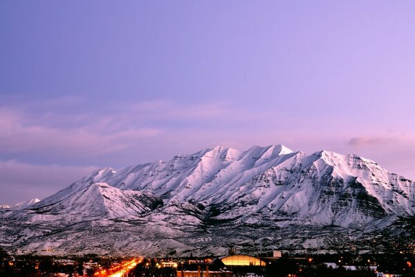 The city at the foot of the mountain