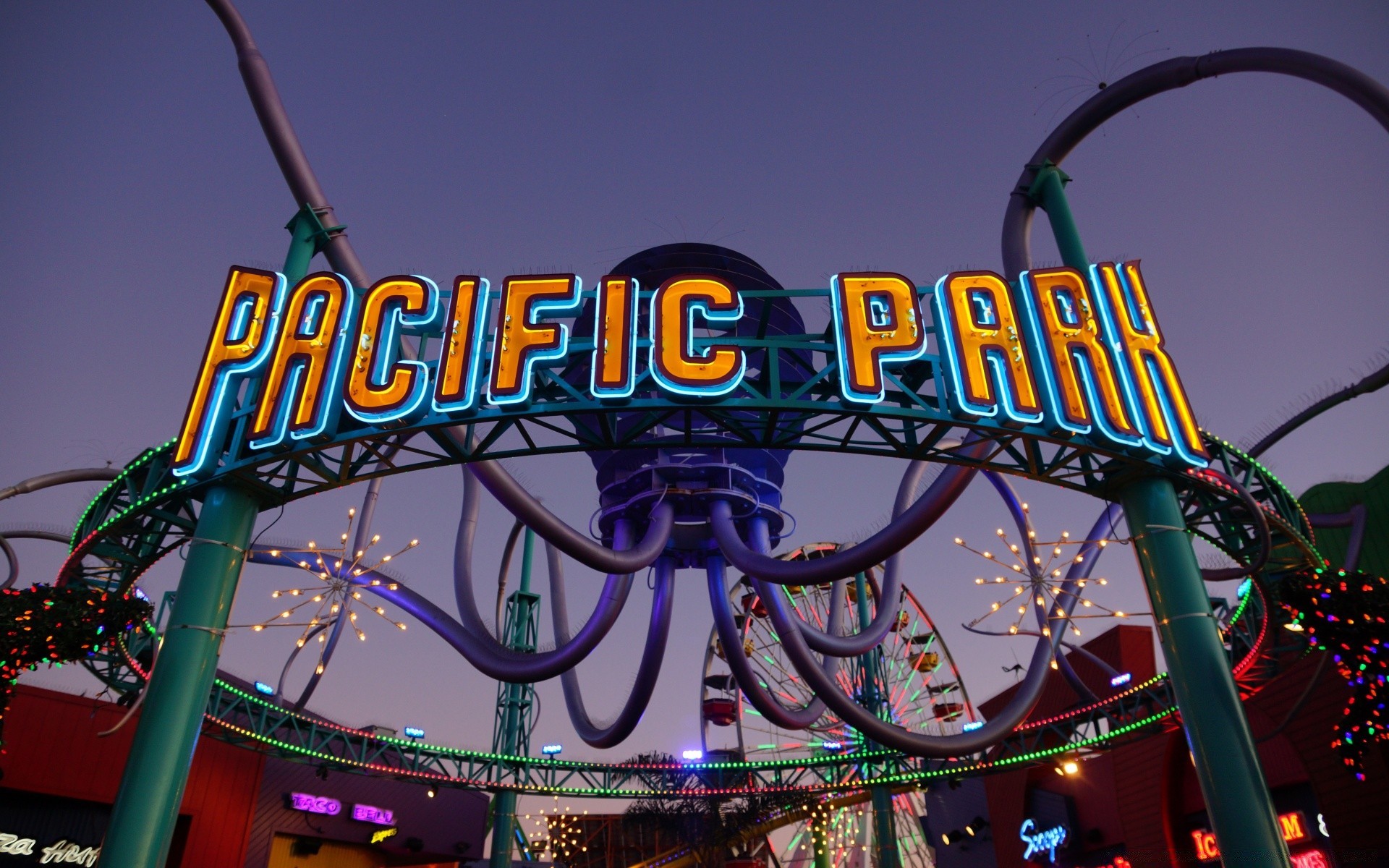 amérique divertissement carnaval carrousel plaisir excitation thème néon grande roue aire de jeux cirque jeu festival casino coaster vie nocturne ciel extérieur parc design