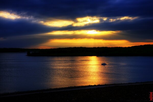 Sunset in the evening on the ocean