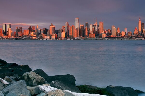 Landscape of an American reservoir on the background of a city