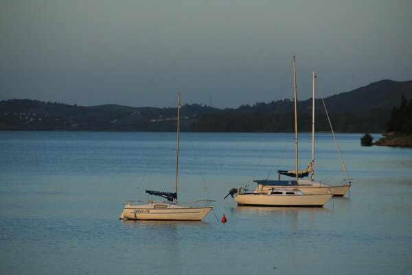 Iates ancorados em Blue Bay