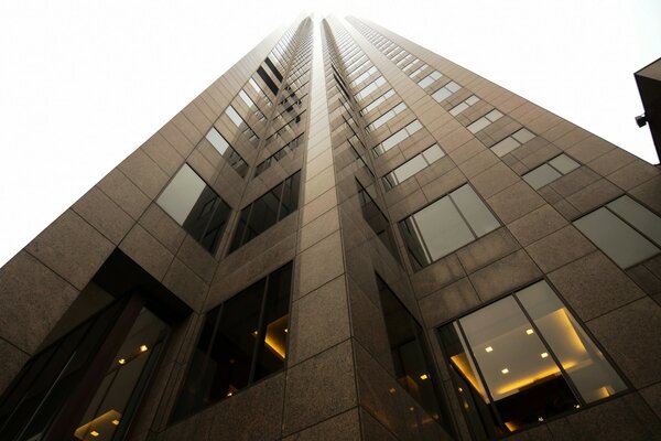 A view of a non-skyscraper from the bottom up in American cities