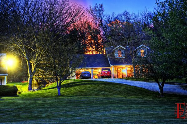 Paysage de soirée à la maison en plein air