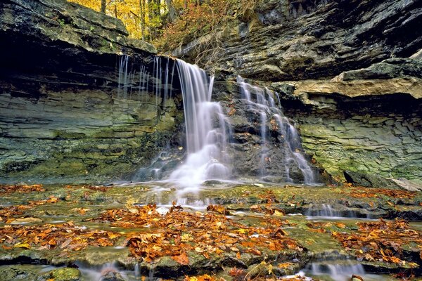 Herbst Wasserfall in Amerika Bildschirmschoner