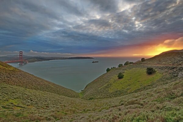 Puesta de sol en América. Paisaje de la naturaleza