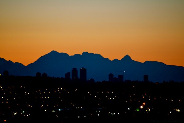 América nocturna al atardecer