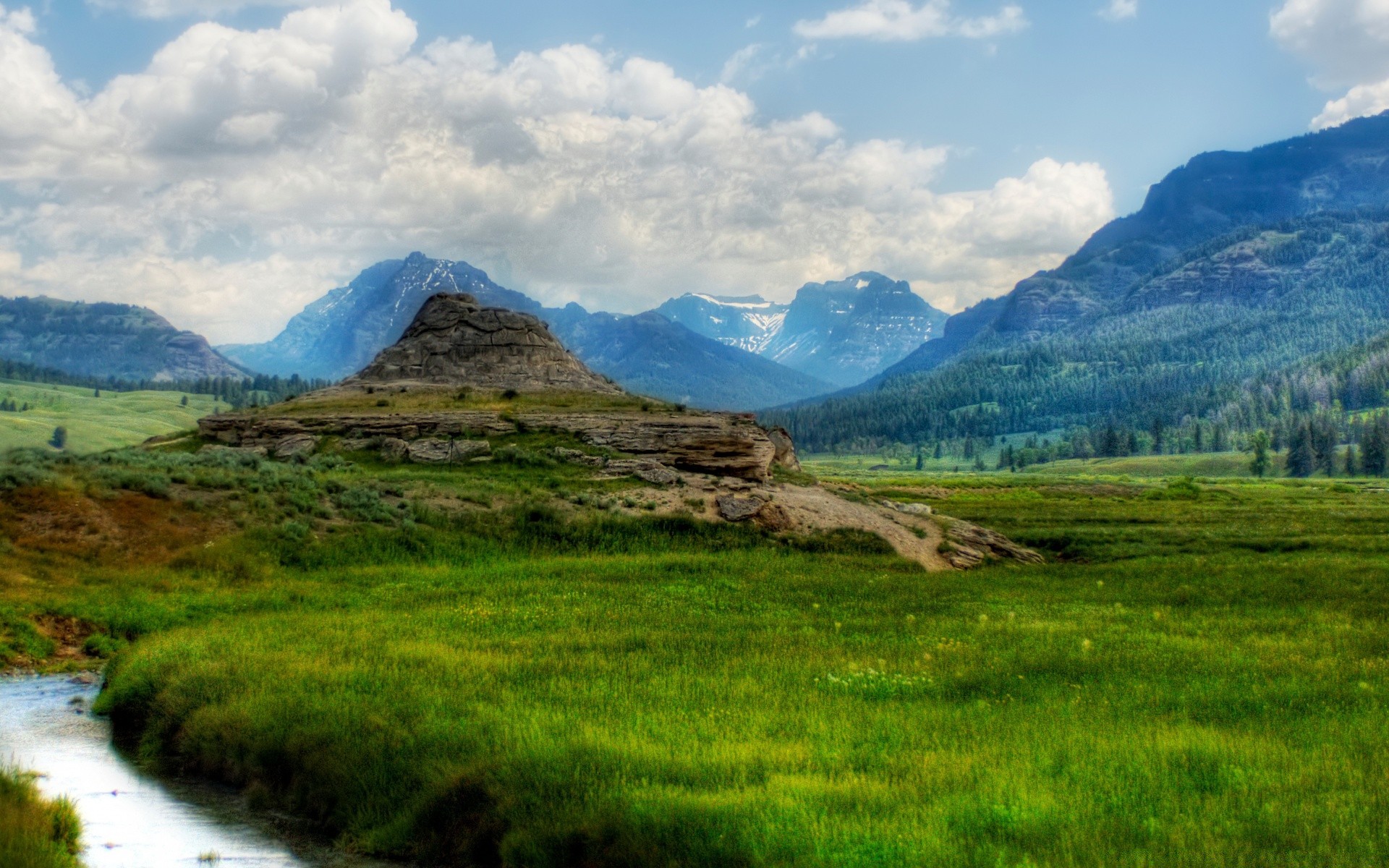 风景 山 景观 旅游 天空 自然 谷 草 户外 风景 山峰 山 干草 夏天 风景 云 奇观 岩石 木材 湖