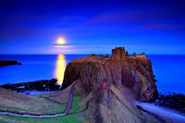 The road leading to the mysterious castle