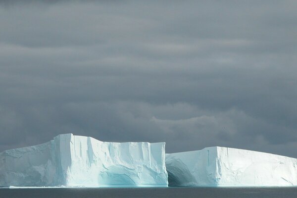 Corte uniforme de hielo blanco