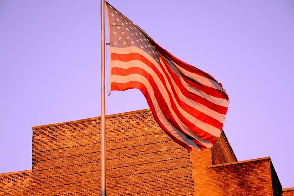 Amerikanische Flagge auf Backsteinmauer Hintergrund