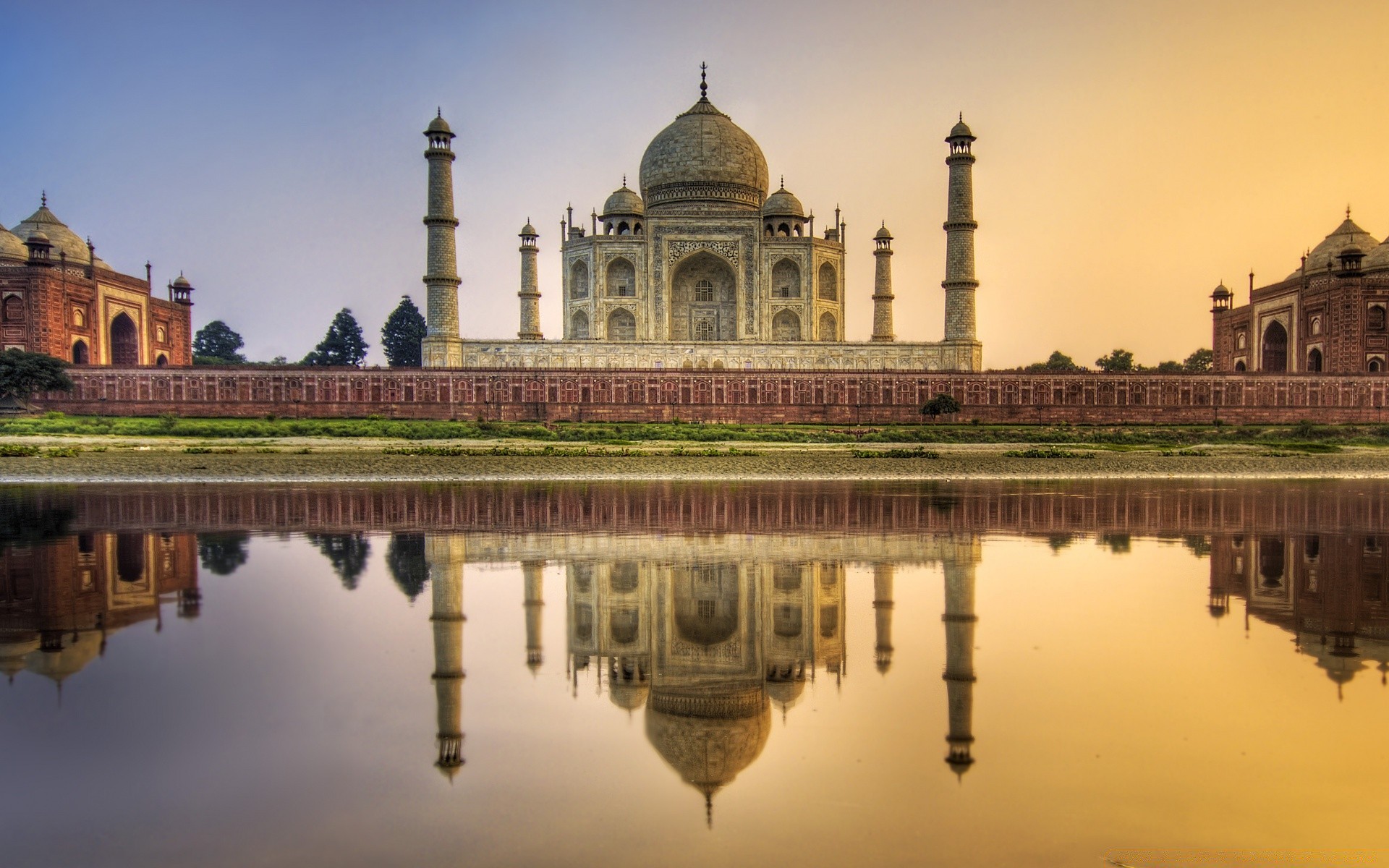 asia architettura viaggi riflessione religione minareto mausoleo cupola casa all aperto cielo castello acqua antico tomba città punto di riferimento