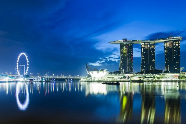 Reflection of Asian architecture in the water