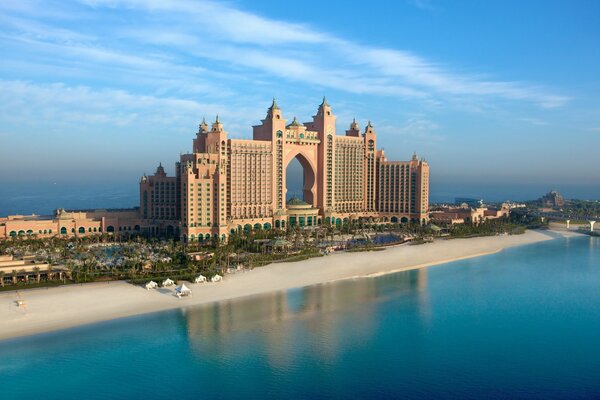 Шикарный Atlantis The Palm на искусственном острове в Дубае