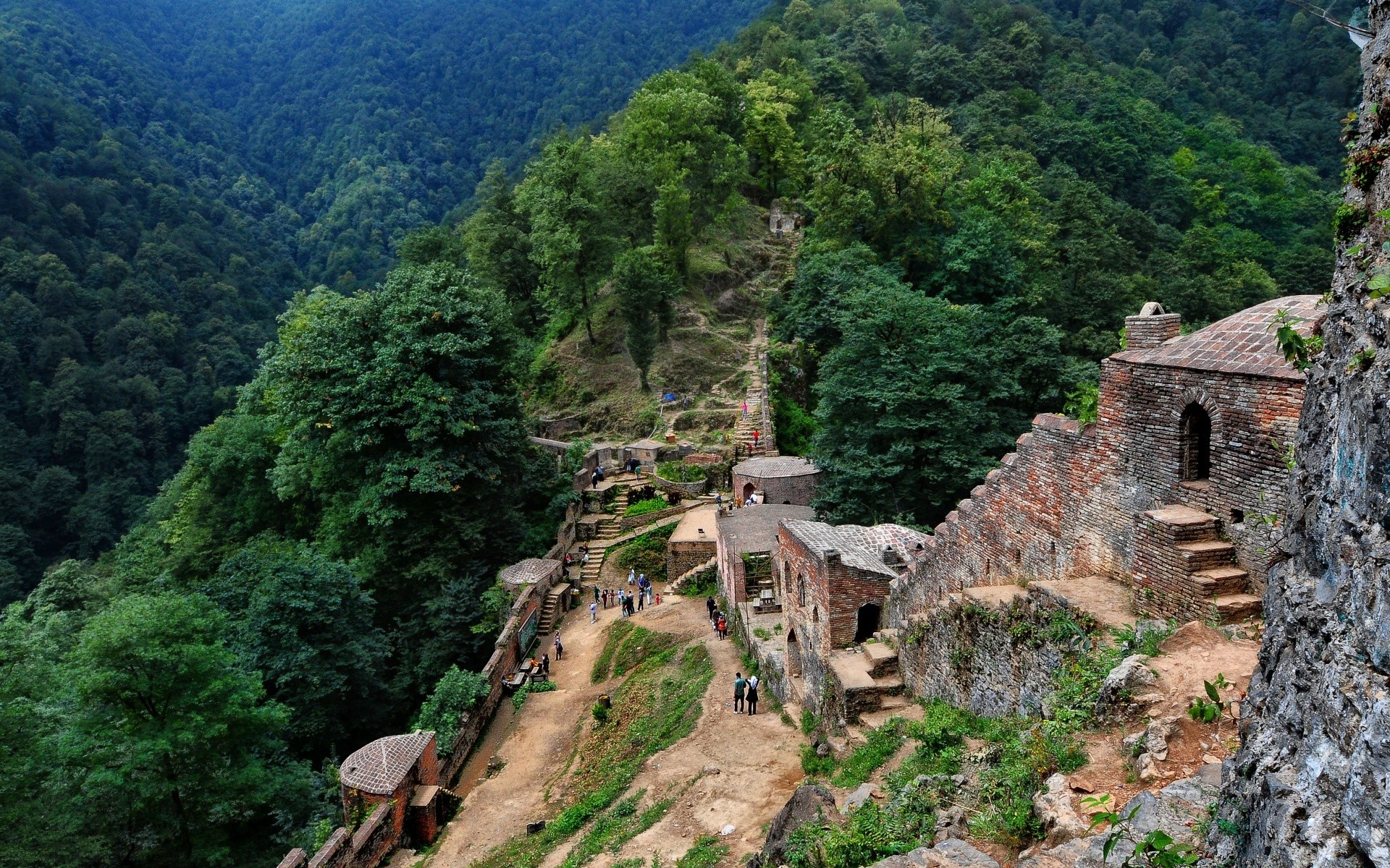 एशिया पहाड़ों यात्रा परिदृश्य प्रकृति लकड़ी वास्तुकला रॉक पर्यटन पत्थर पेड़ पहाड़ी सुंदर प्राचीन पुराने घाटी घर के बाहर तमाशा गर्मी आकाश