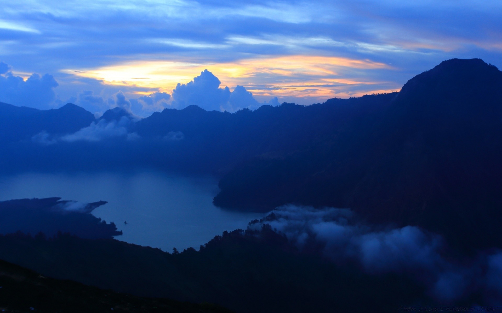 asien sonnenuntergang dämmerung himmel landschaft berge abend licht im freien reisen tageslicht natur sonne dämmerung nebel wasser gutes wetter landschaftlich silhouette