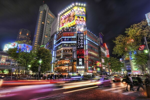 Gece metropolü. Sokakların Neon aydınlatması