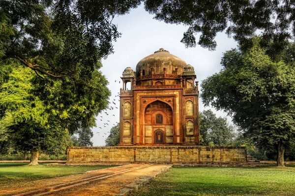 TEMPLE BOUDDHISTE DANS LA ZONE DU PARC