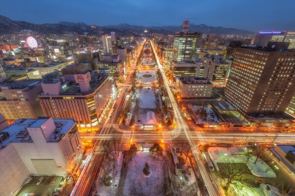 城市里发光的道路