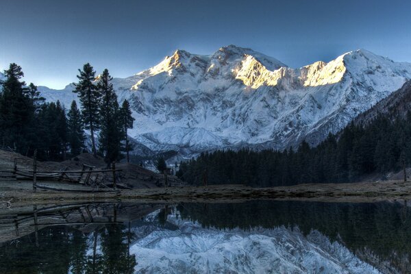 风景如画的风景雪在山上