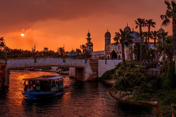 Sonnenuntergang über der alten Stadt Asiens