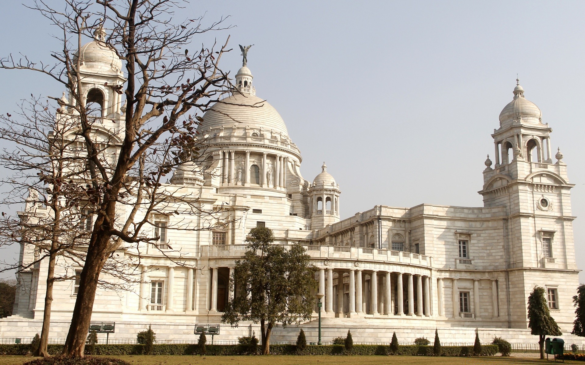 asia architecture building dome travel religion church city outdoors administration sky landmark monument tourism cathedral daylight column tower old capitol