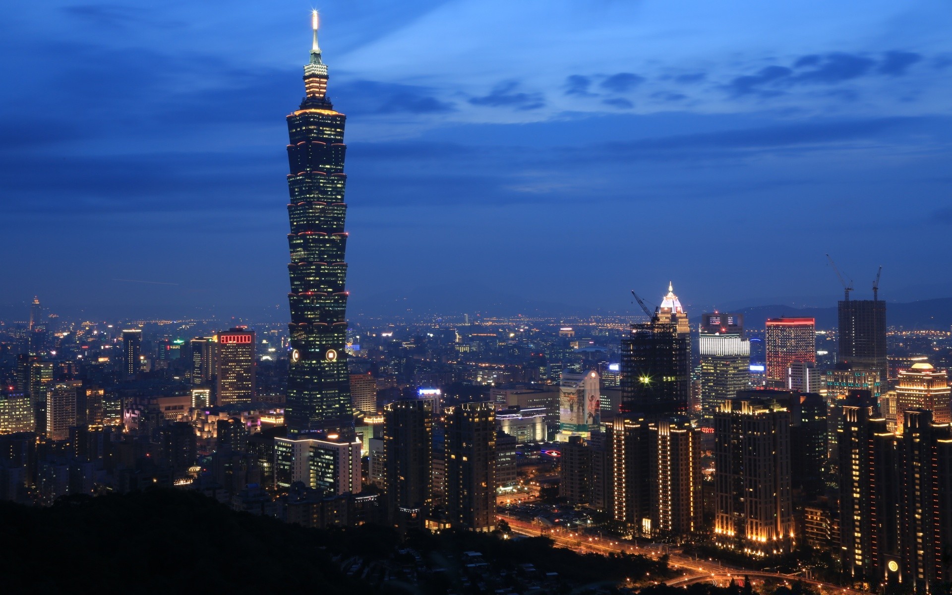 亚洲 城市 建筑 天际线 摩天大楼 城市 旅游 家 黄昏 日落 城市中心 塔 天空 高 晚上 城市 户外 办公室 商务