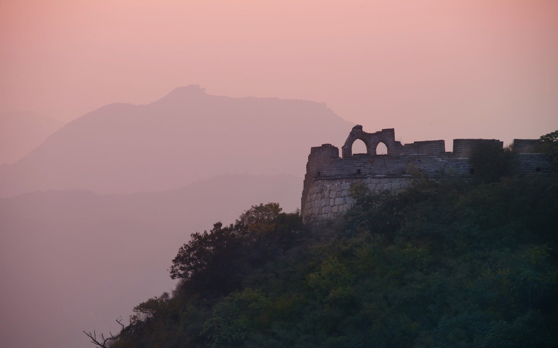 asia paisaje montañas niebla puesta de sol amanecer iluminado cielo niebla viajes noche luz del día colina arquitectura árbol al aire libre luz