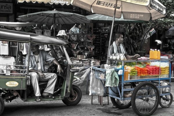 Sistema de transporte de Asia. Coche en la calle de Asia