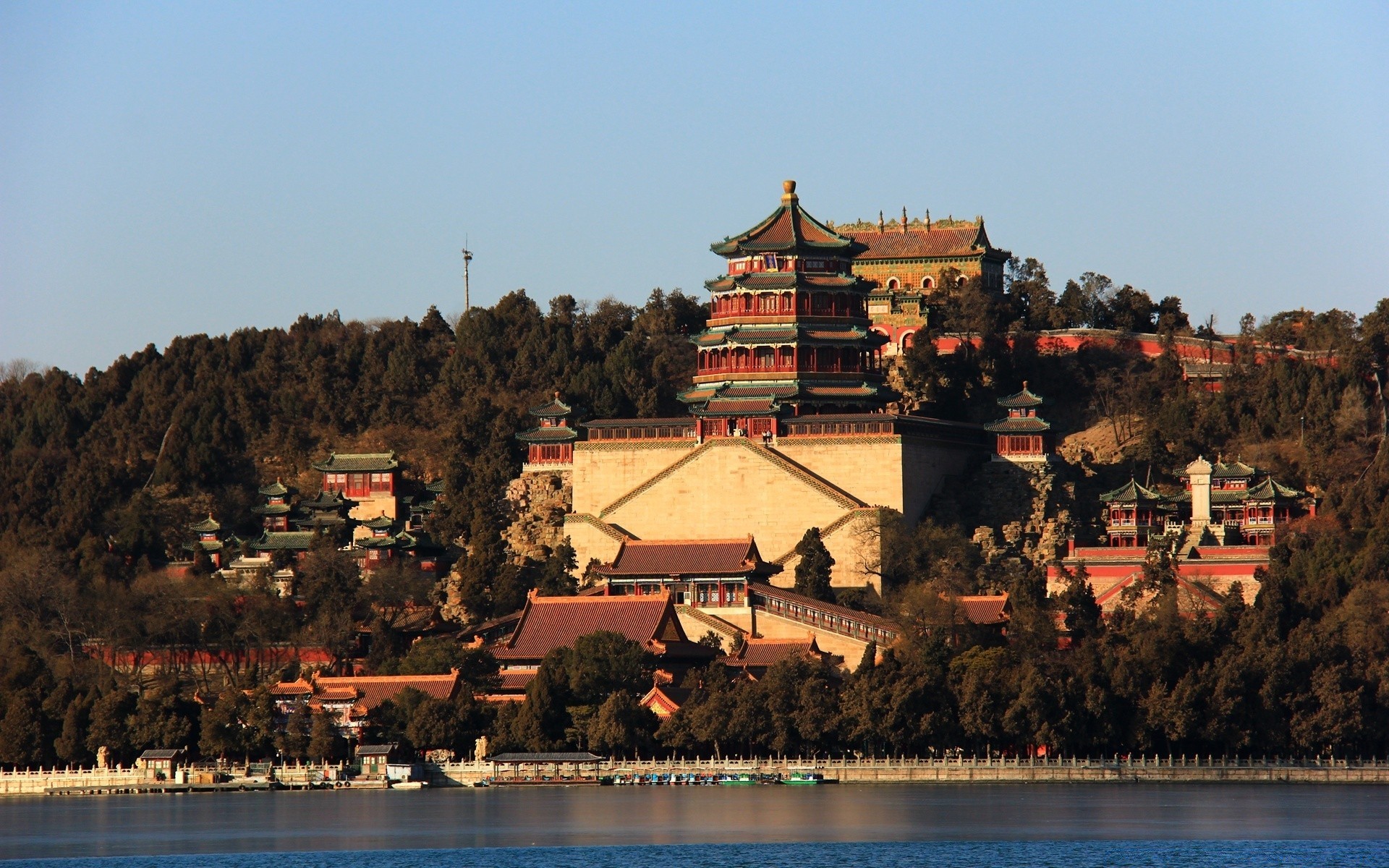 亚洲 水域 建筑 旅游 房子 城市 房子 湖 河 景观 日光 房子 海洋 树 海 城堡 户外 城市 天空 教堂