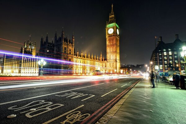 Parlamento de Londres e Big Ben, cidade noturna, estrada