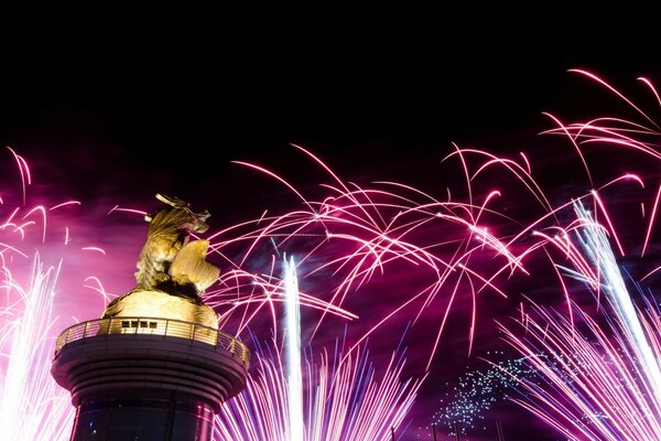 Die Teilnahme am Festival ermöglicht es Ihnen, ein Feuerwerk zu sehen