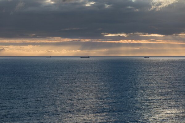 Bellissimo tramonto sull oceano in Europa