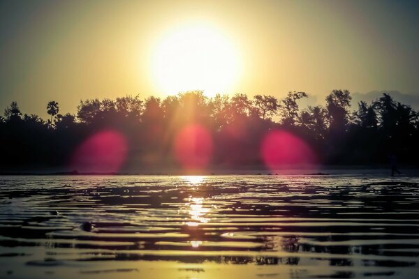 Increíble amanecer en la costa