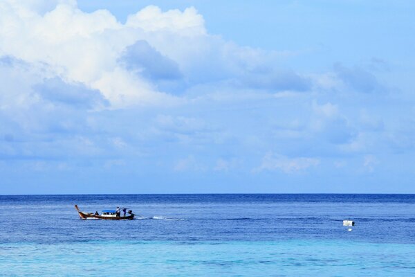 Voyage en Asie, plage de la mer, eaux bleues