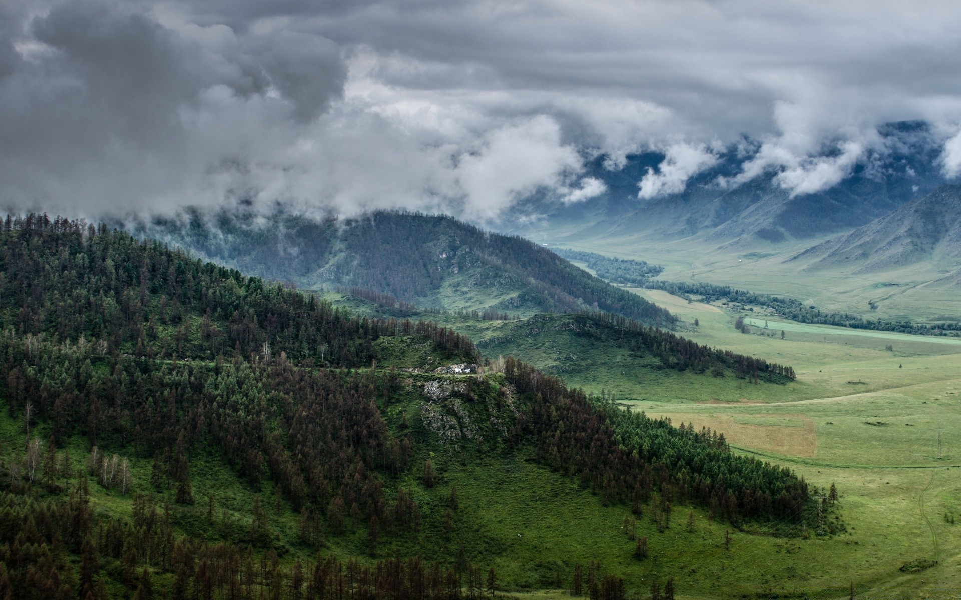 europa paisaje naturaleza montañas viajes cielo al aire libre madera árbol colina escénico verano valle hierba nube niebla