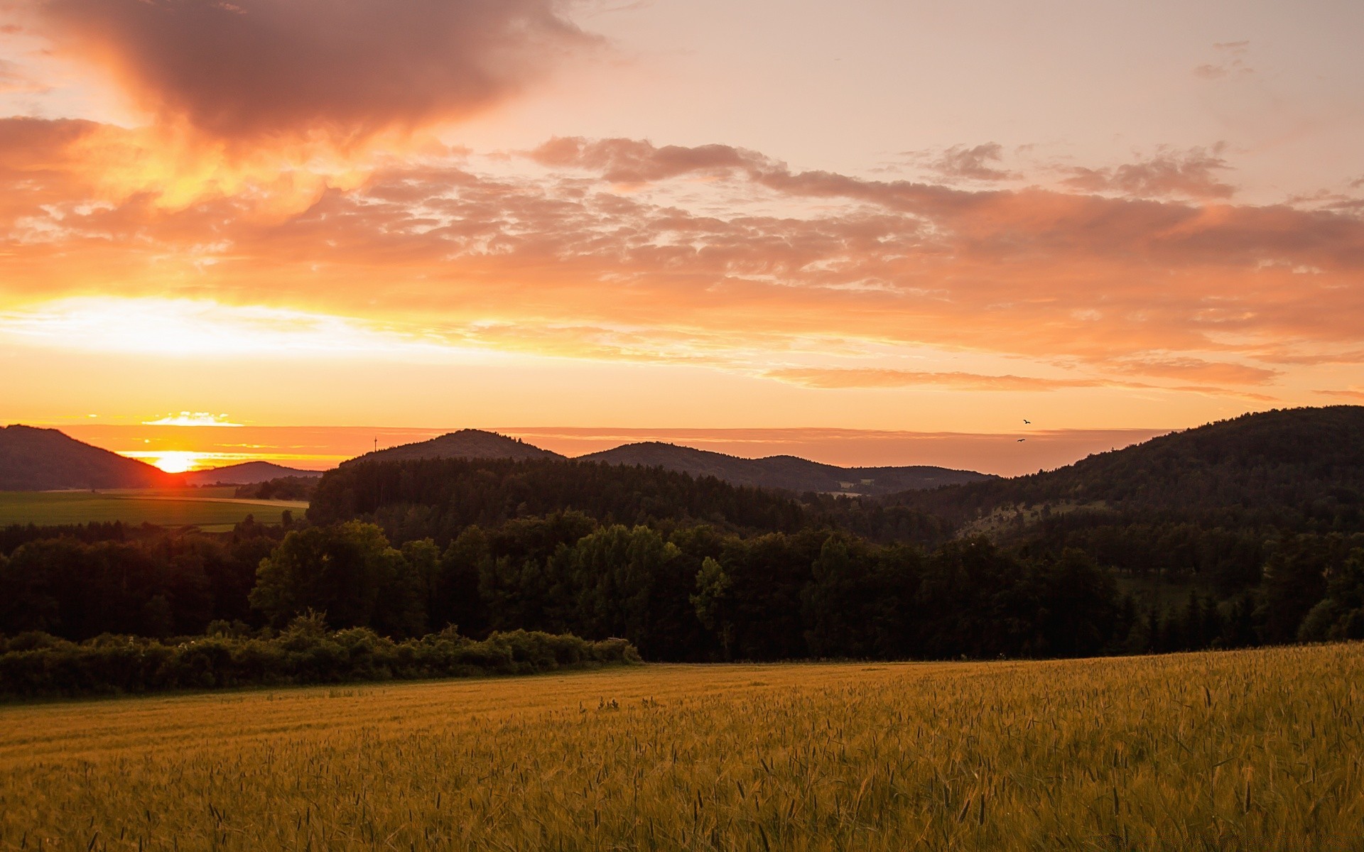 europa tramonto paesaggio alba sera crepuscolo cielo albero terra coltivata all aperto sole natura montagna agricoltura viaggi luce del giorno