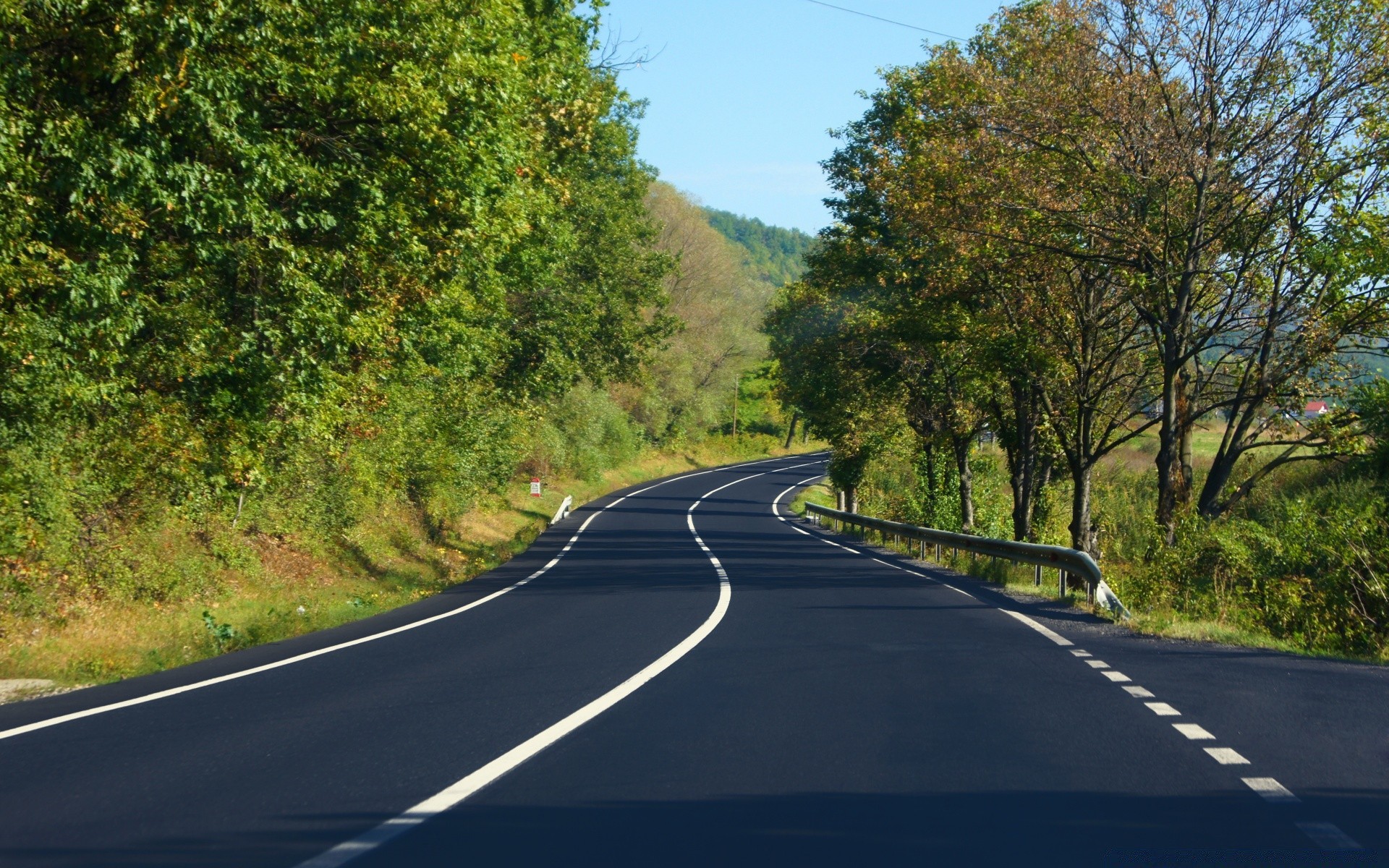 europa estrada asfalto rodovia guia sistema de transporte árvore unidade pista viagens paisagem ao ar livre carro vazio