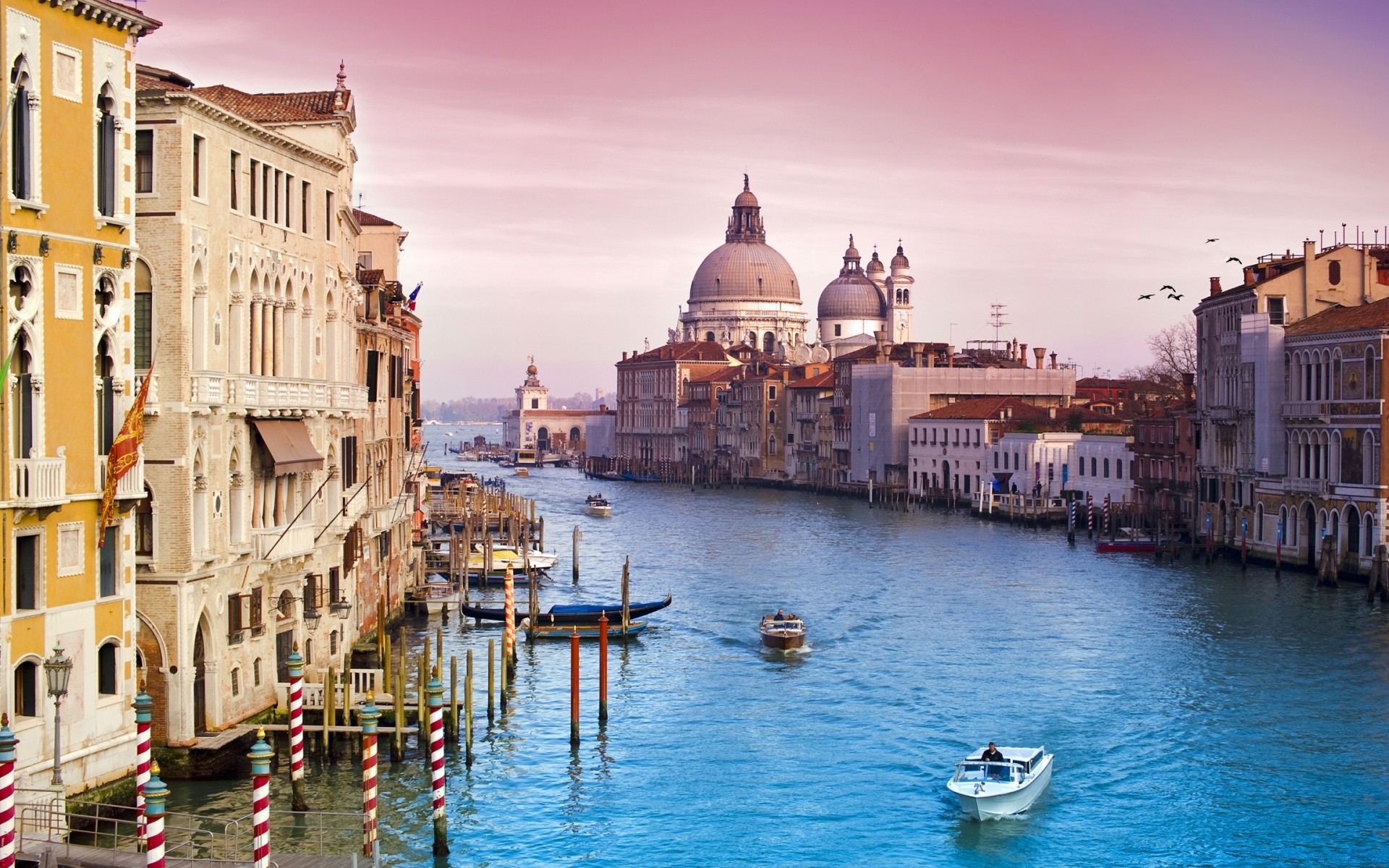 europa gôndolas veneziano canal viagens água arquitetura cidade gondoleiro turismo casa ao ar livre cidade céu barco cidade reflexão espetáculo ponte crepúsculo