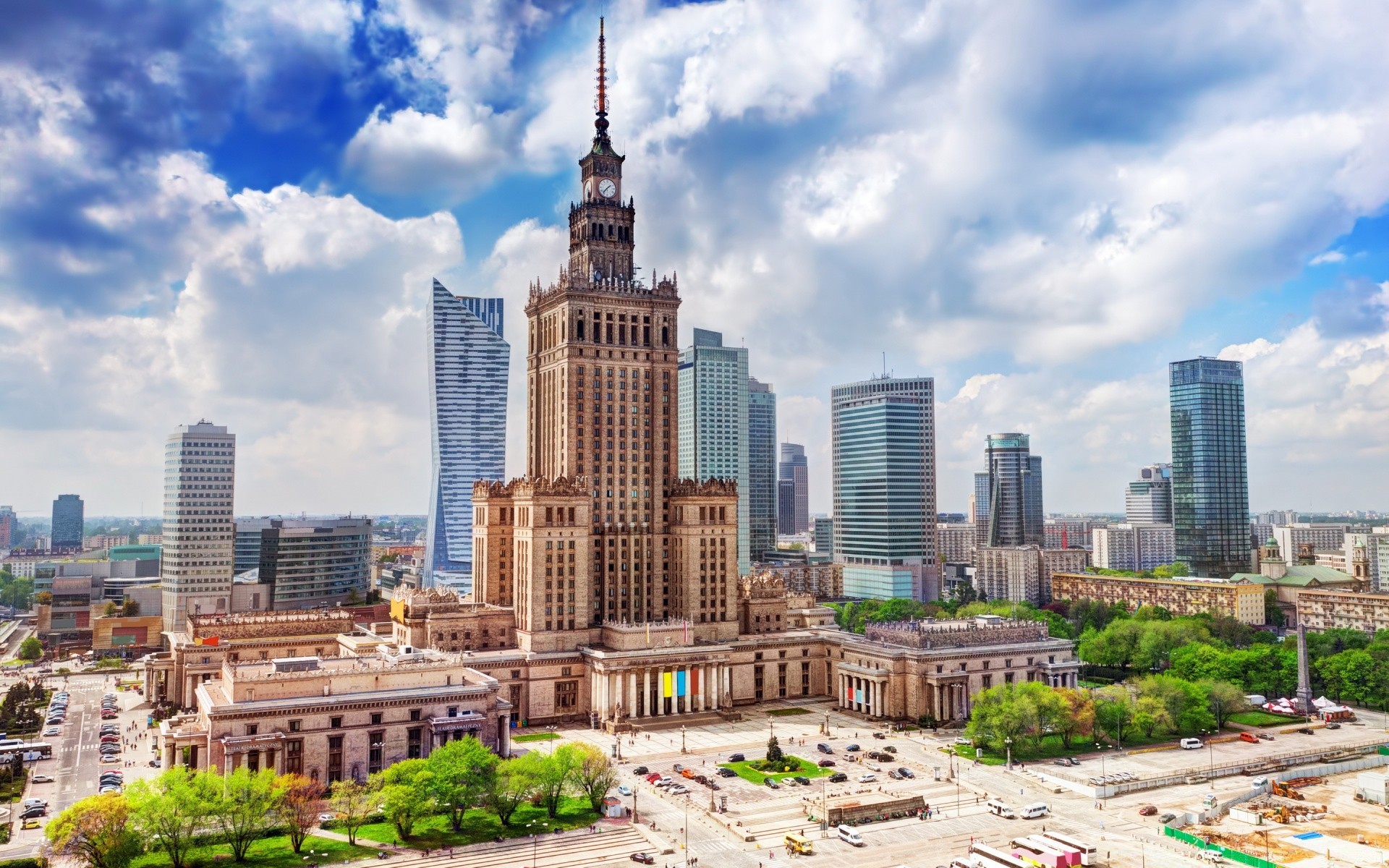 europa miasto architektura podróże miasto wieżowiec skyline dom centrum miasta niebo miejski na zewnątrz biuro nowoczesny wieża spektakl światło dzienne punkt orientacyjny