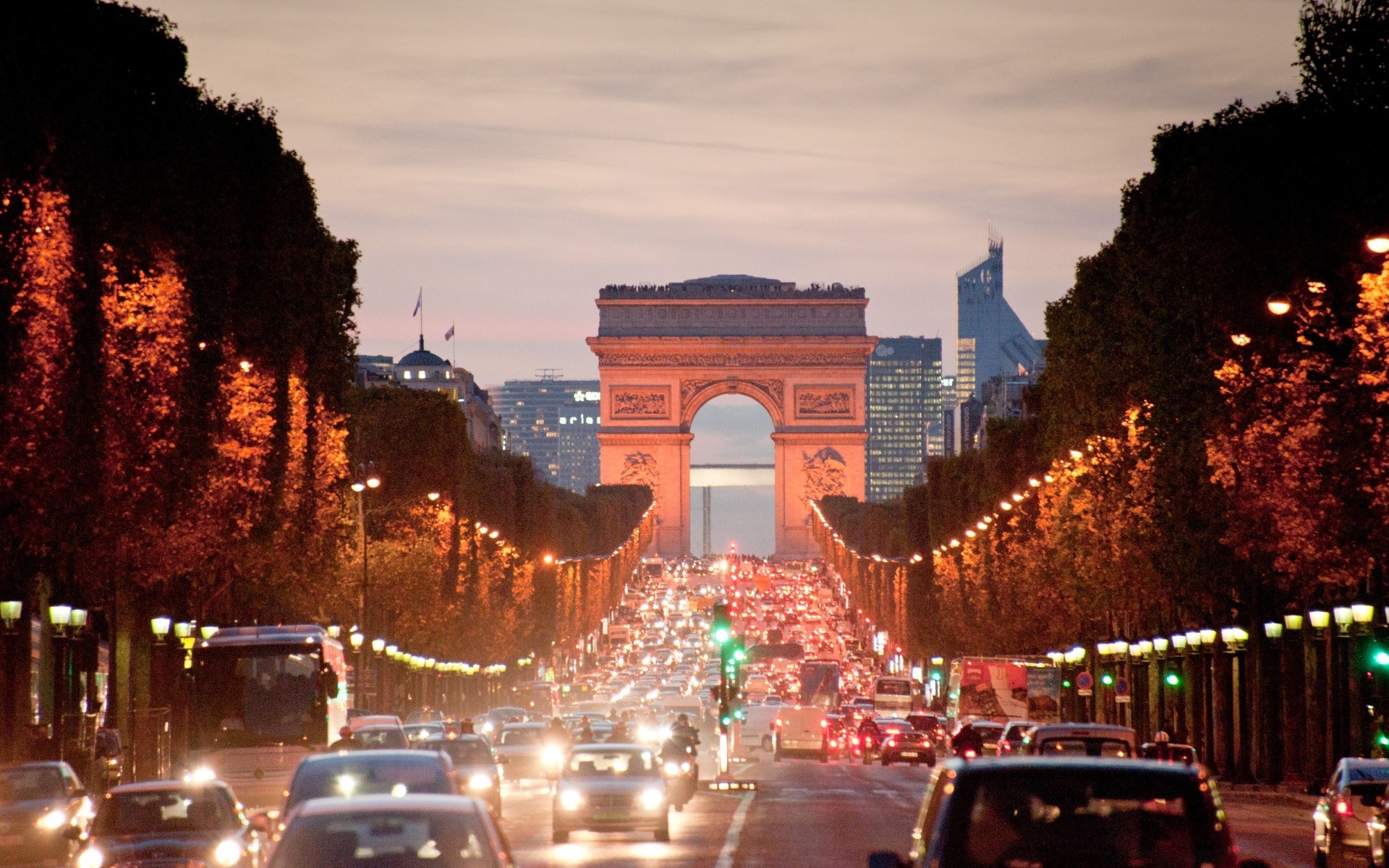 europa viajes arquitectura ciudad noche crepúsculo al aire libre puesta de sol casa cielo iluminado luz calle carretera