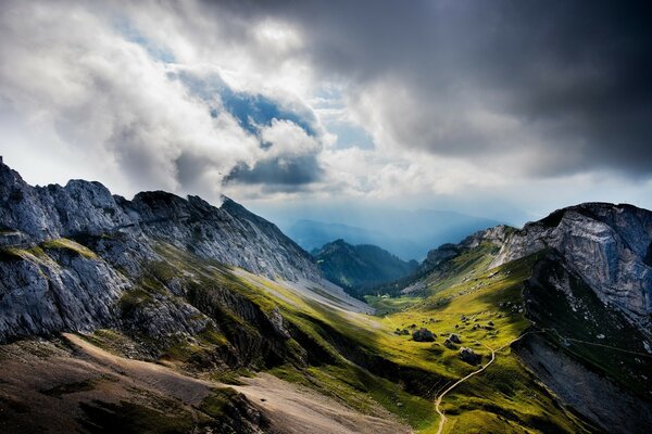 Berge grün Nebel Himmel