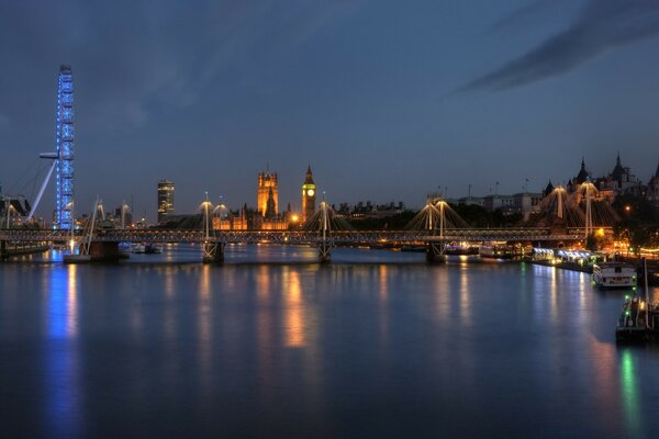 Ponte de Londres sobre o rio