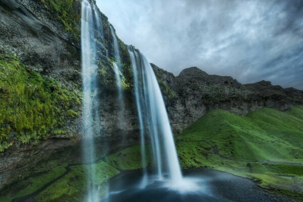 Ein schöner Wasserfall und die Natur Europas