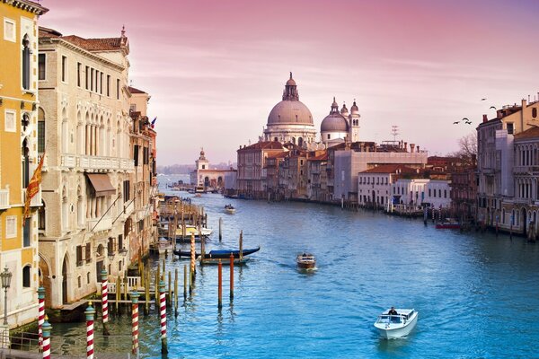 Ein sanfter und schöner Morgen in Venedig