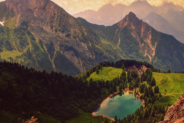 Beau paysage de montagnes européennes