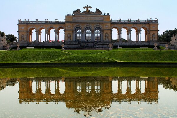 Architektur der europäischen Sehenswürdigkeit im Freien