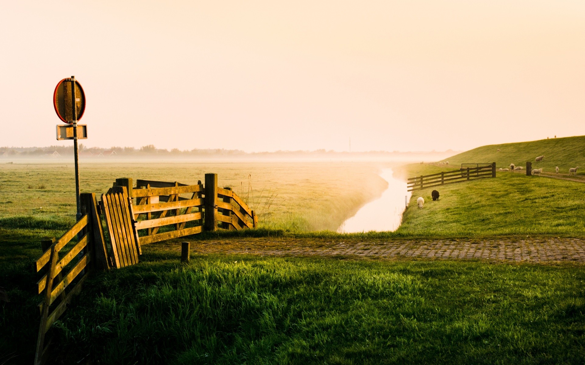 europe paysage champ coucher de soleil herbe ferme aube clôture lumière ciel nature pays agriculture soleil foin